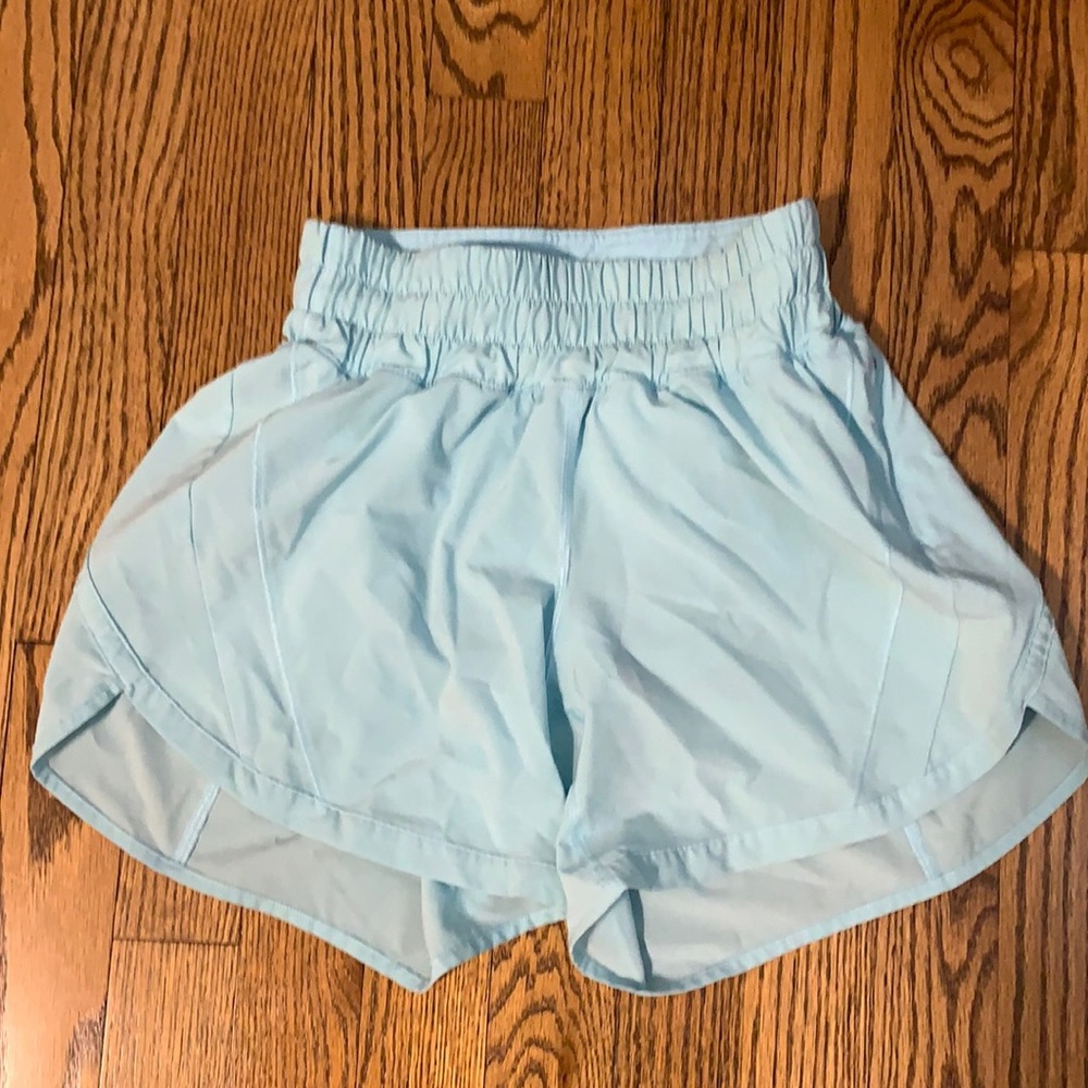 Lululemon Tracker mid-rise short 4 inch